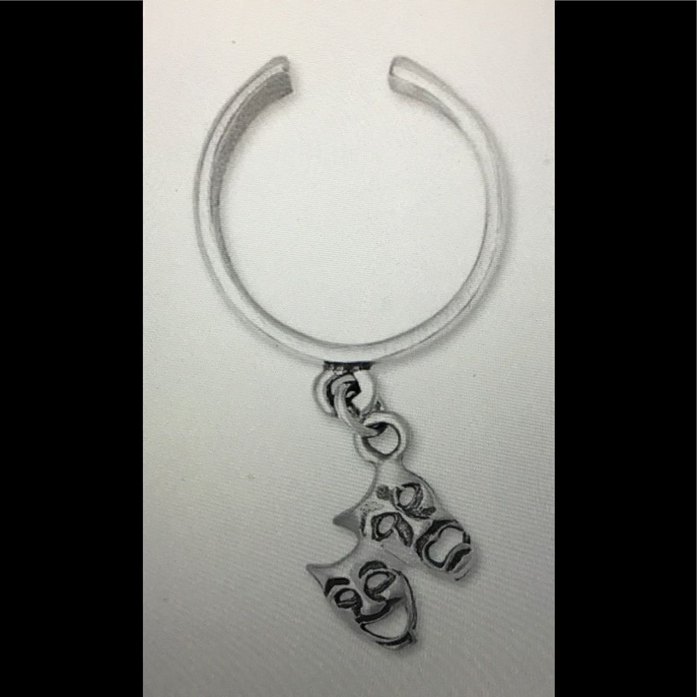 .925Ā SterlingāSilverāDramaāMaskāCharmāToeāRing